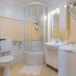 شقة Neda