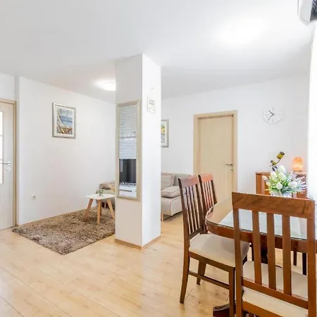 Neda Apartment