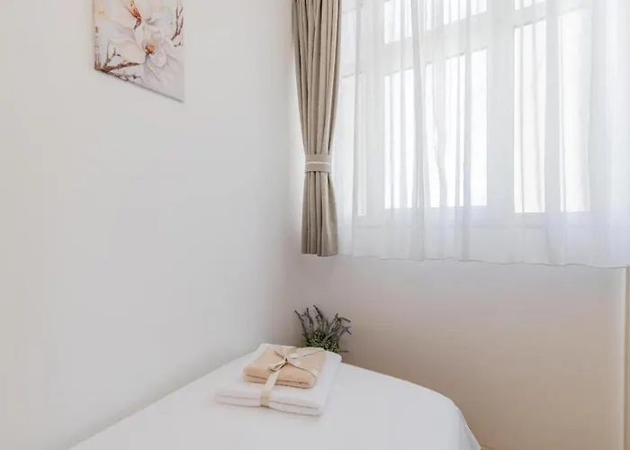 Neda Apartment Split