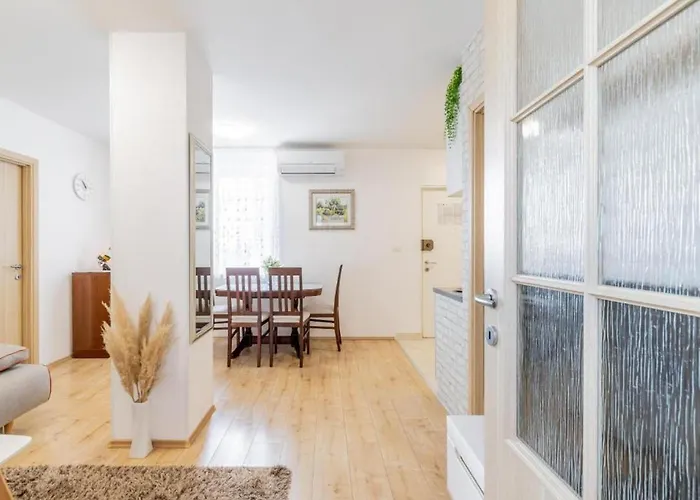 Neda Apartment Split