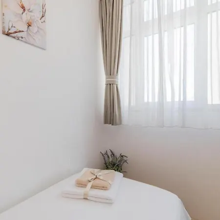 Neda Apartment Split