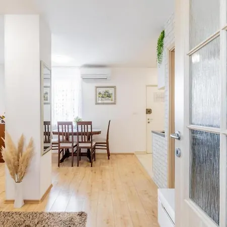 Neda Apartment Split